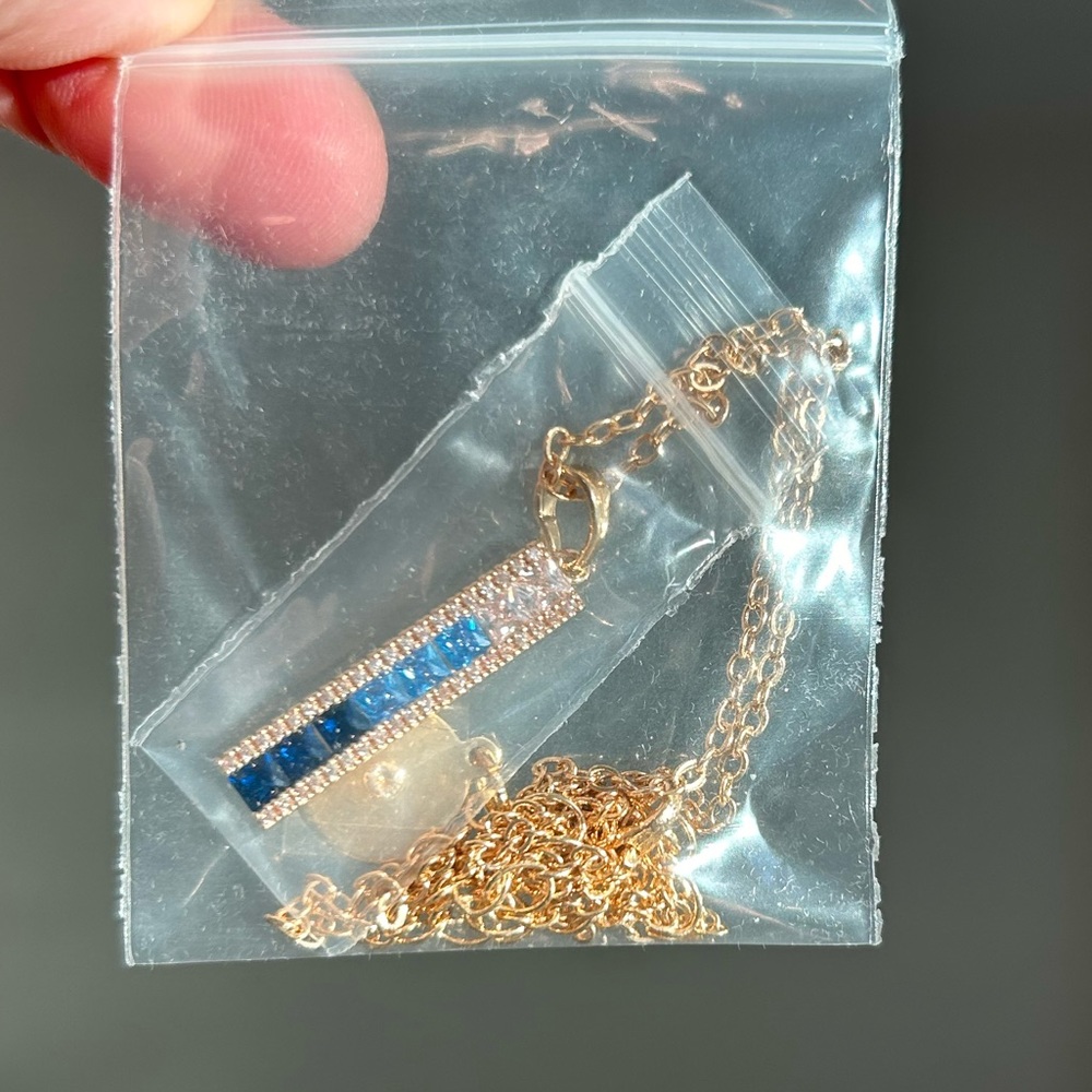 Vince CAMUTO Necklace/Collier Blue Ombré Necklace W/Pouch - Picture 8 of 12
